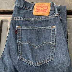 Men Levi Jean size 36x32 style 559